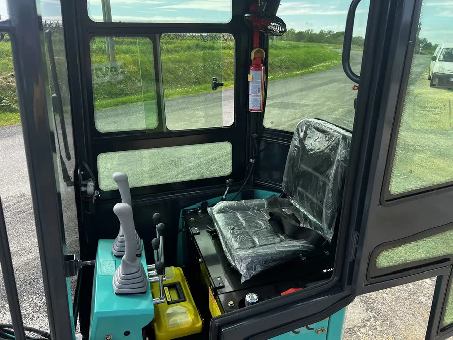 Mini-pelle HT10 – Cabine